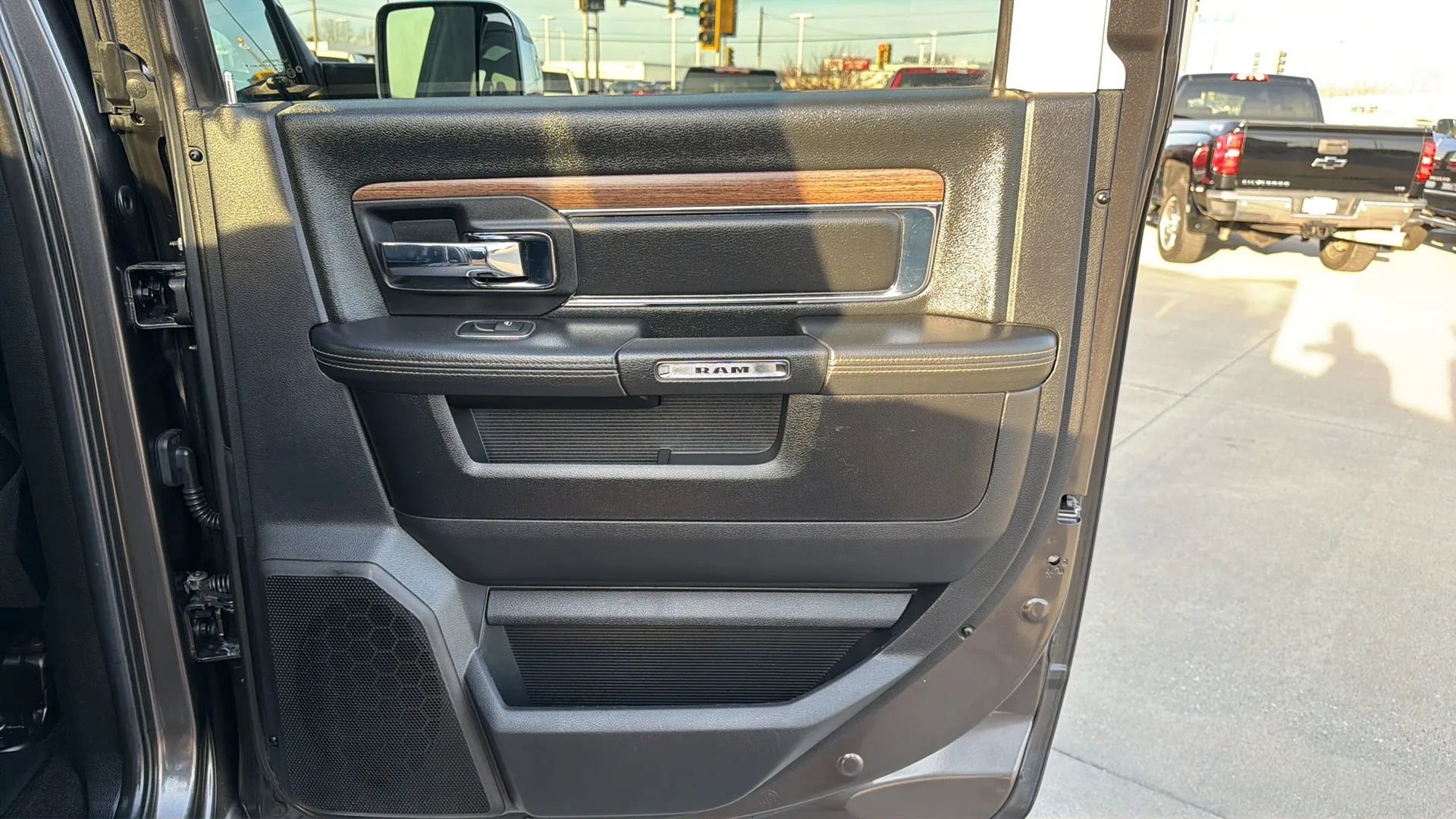 Used 2016 RAM 3500 Laramie image 83