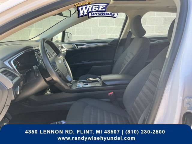 Used 2019 Ford Fusion SE FWD image 16