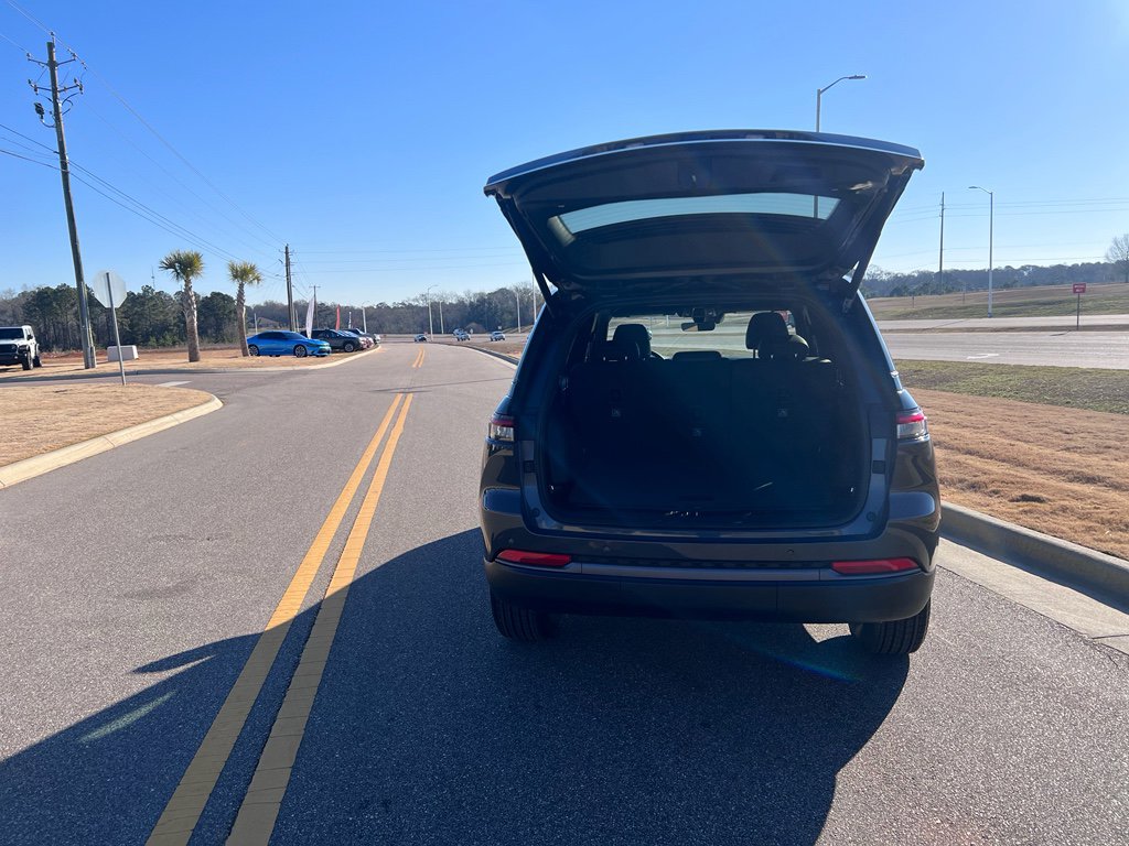 New 2026 Jeep Grand Cherokee Altitude AWD/4WD image 10