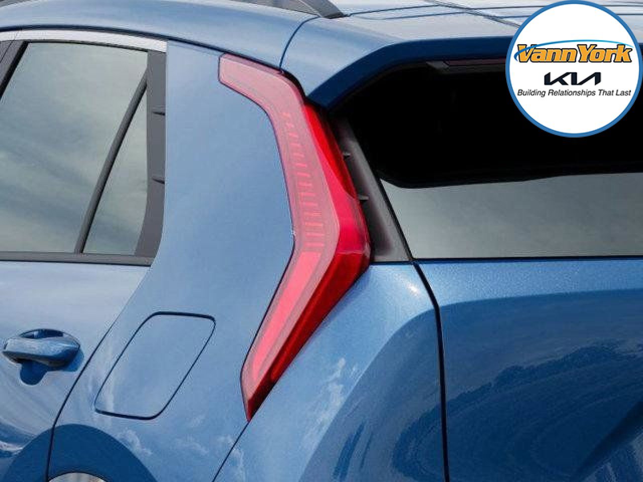 New 2025 Kia Niro EX Touring image 9