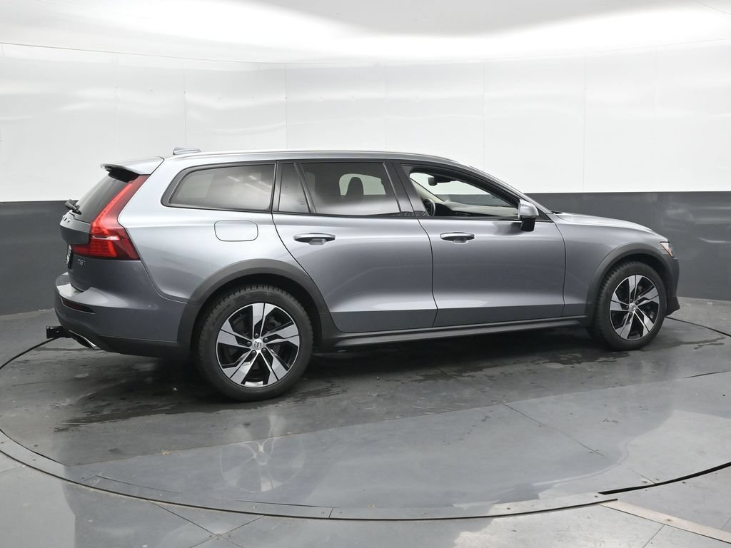 Used 2020 Volvo V60 T5 Cross Country w/ Protection Package AWD/4WD image 4
