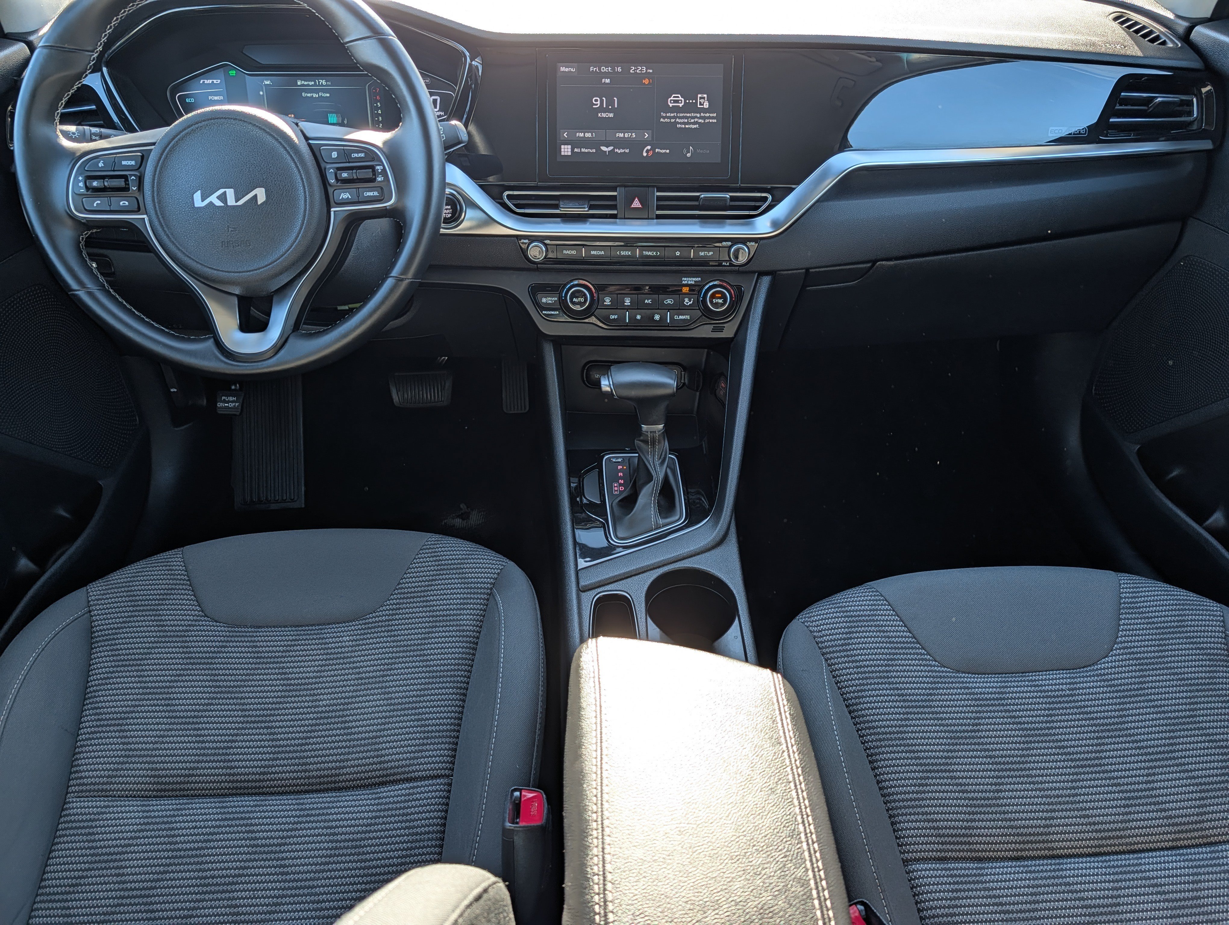 Certified 2022 Kia Niro LXS w/ Digital Cluster Package FWD image 10