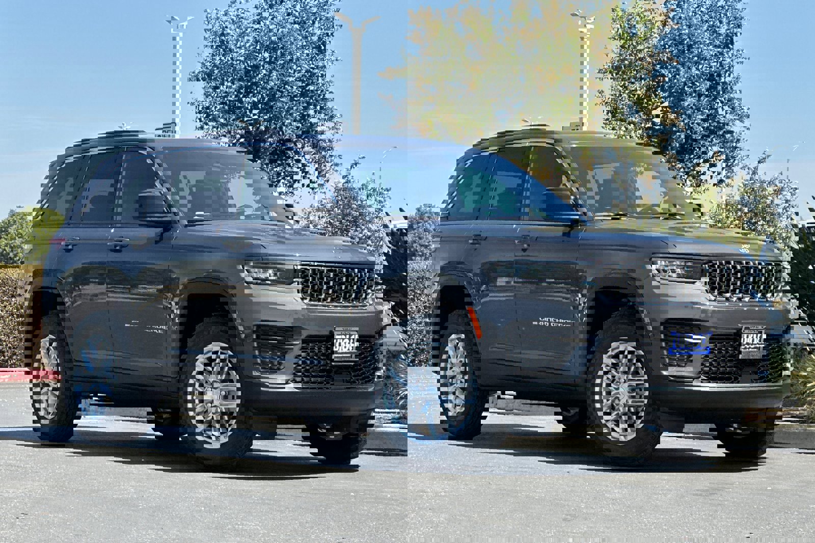 New 2025 Jeep Grand Cherokee Laredo X w/ Luxury Tech Group I image 2