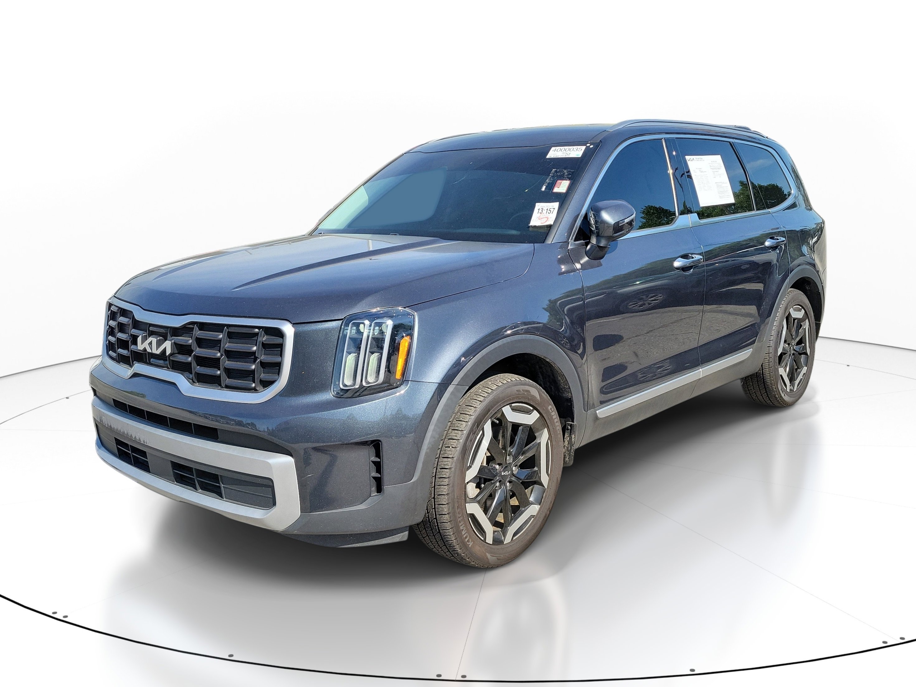Used 2023 Kia Telluride S image 3
