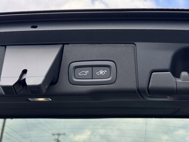 New 2026 Volvo XC60 T8 Ultra w/ Climate Package image 16