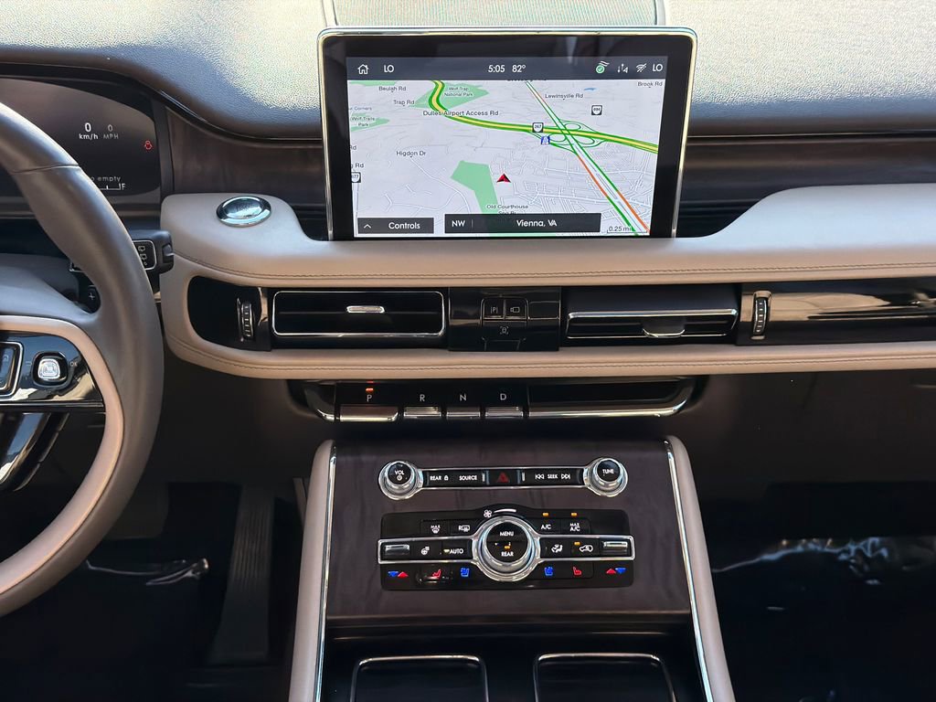 Used 2022 Lincoln Aviator Reserve w/ Equipment Group 201A image 24