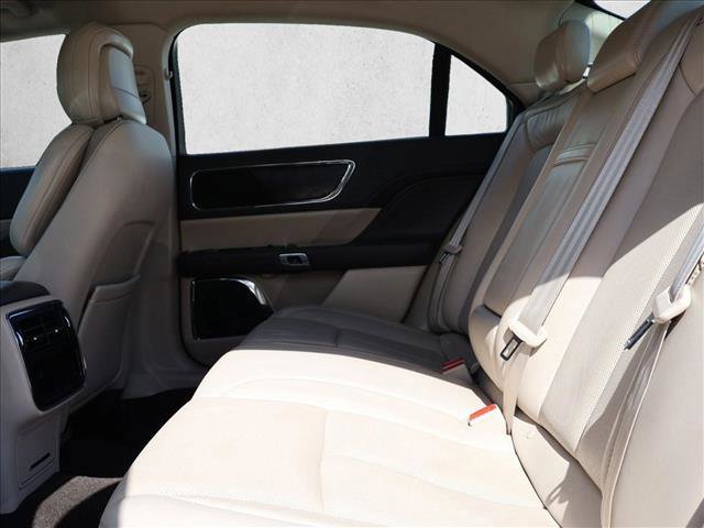 Used 2019 Lincoln Continental Select image 15
