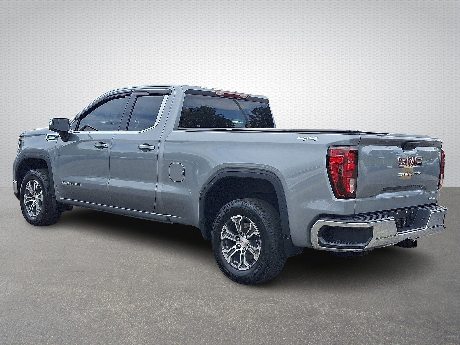 Used 2026 GMC Sierra 1500 SLE AWD/4WD image 4
