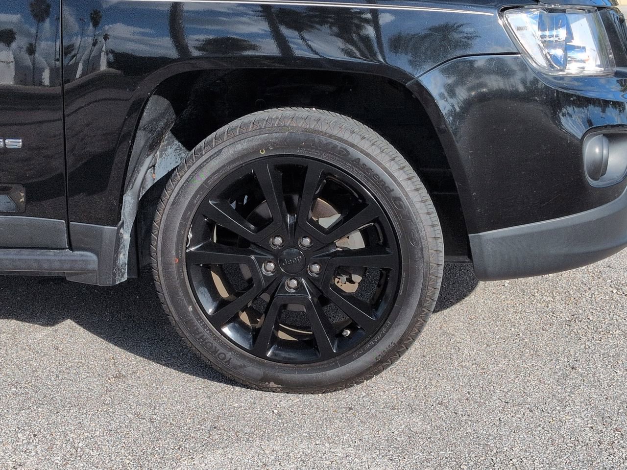 Used 2012 Jeep Compass Latitude w/ Altitude Pkg FWD image 10