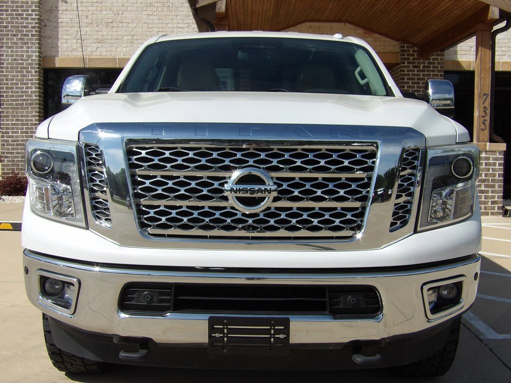 Used 2017 Nissan Titan SL w/ Chrome Package image 8