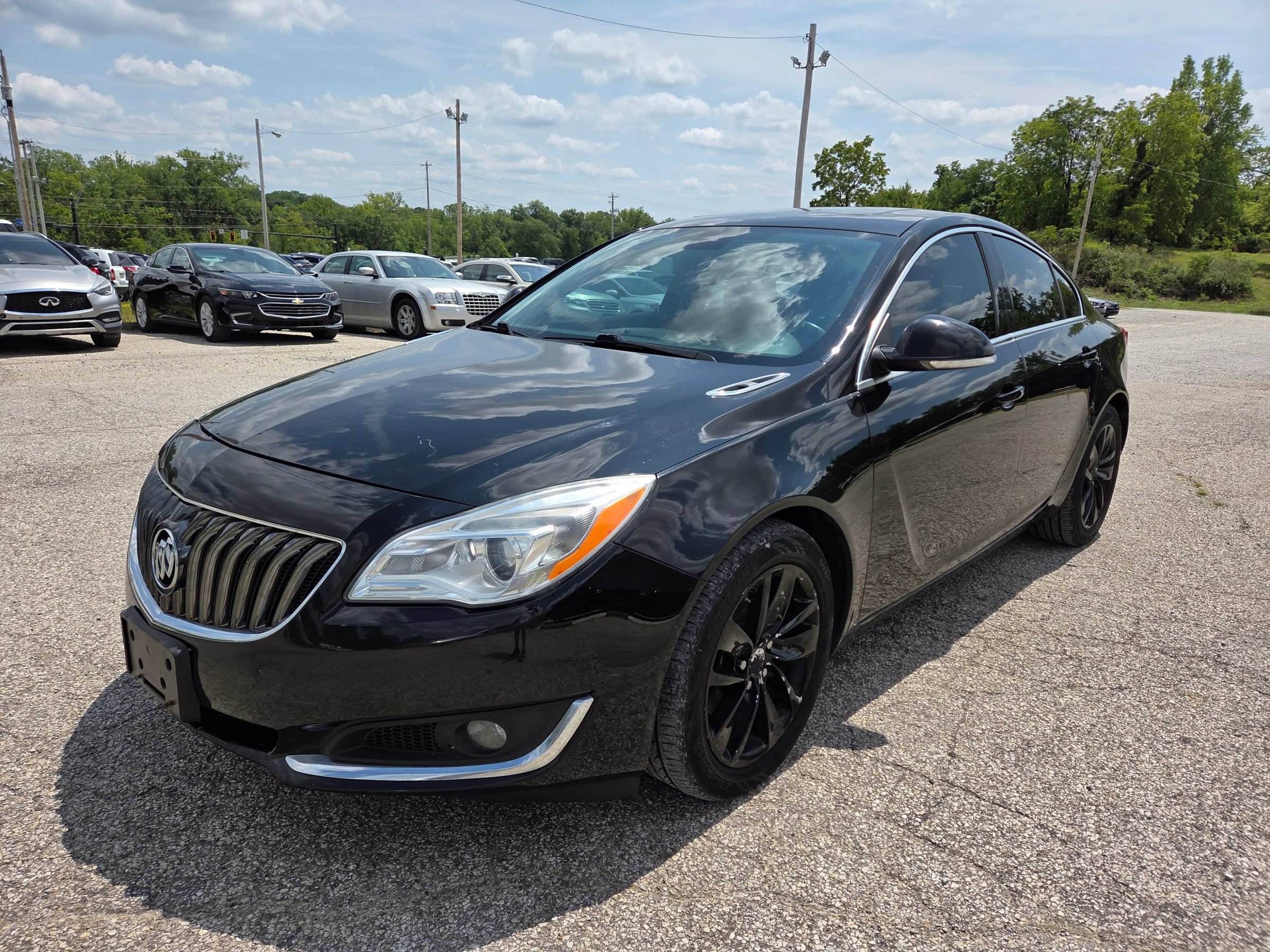 Used 2015 Buick Regal Premium w/ Experience Buick Package FWD image 2