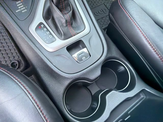 Used 2014 Jeep Cherokee Trailhawk w/ Leather Interior Group AWD/4WD image 27