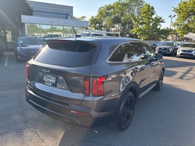 Used 2023 Kia Sorento LX FWD image 8