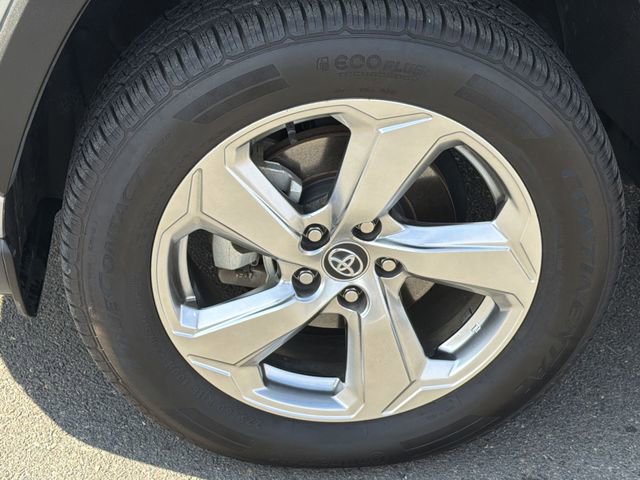 Used 2020 Toyota RAV4 Limited image 16