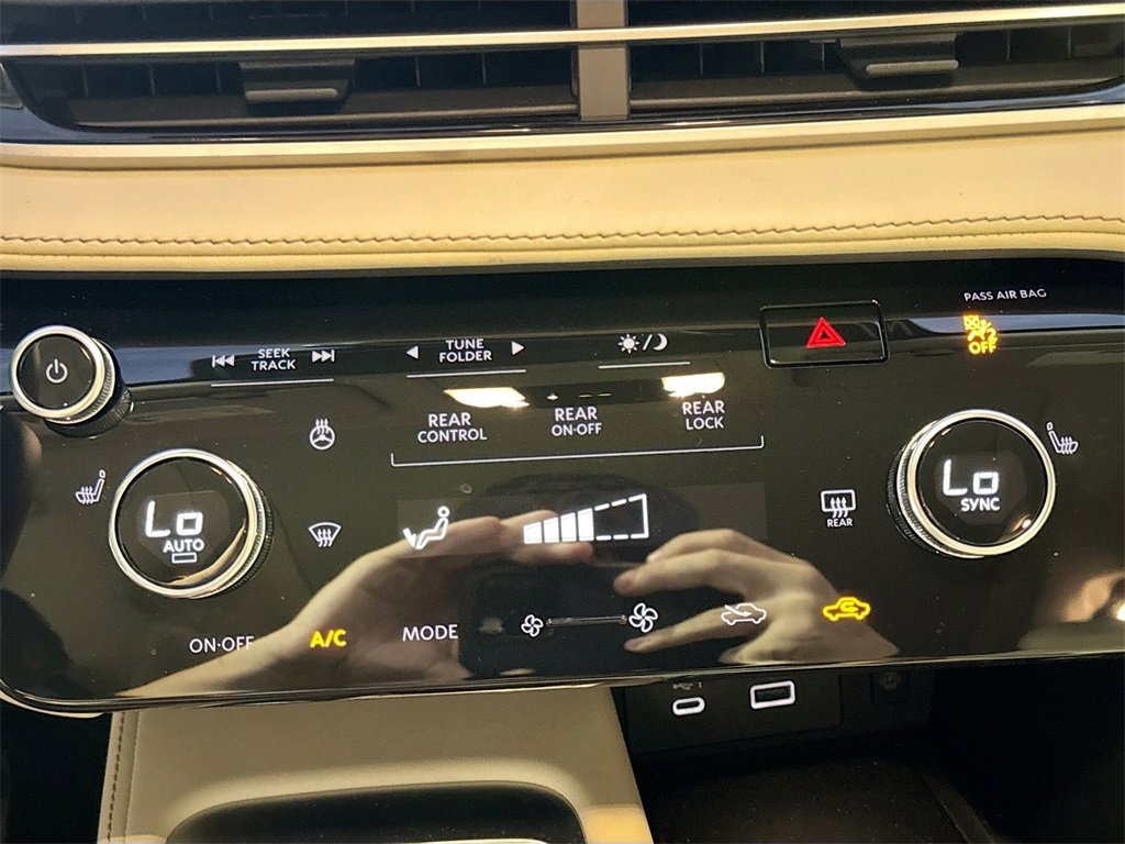 Used 2025 INFINITI QX60 Pure image 16