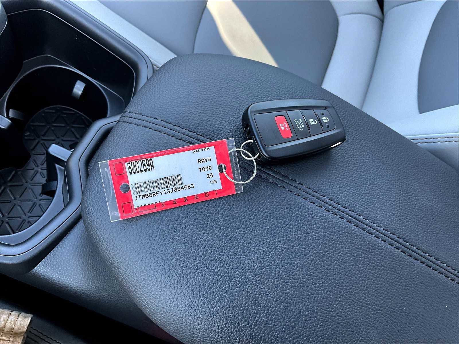 Used 2025 Toyota RAV4 XLE Premium image 31