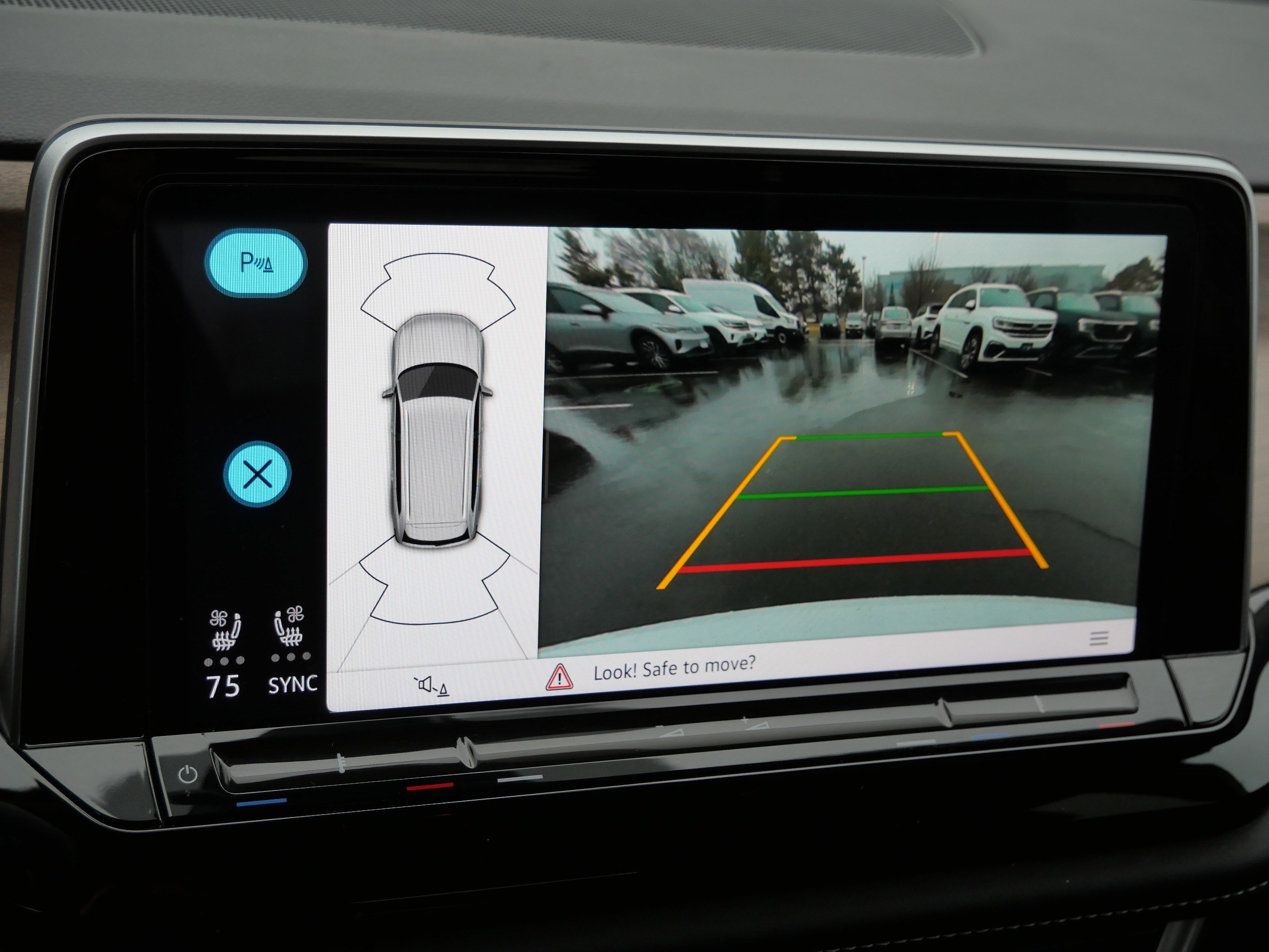 Certified 2024 Volkswagen Atlas SE image 35