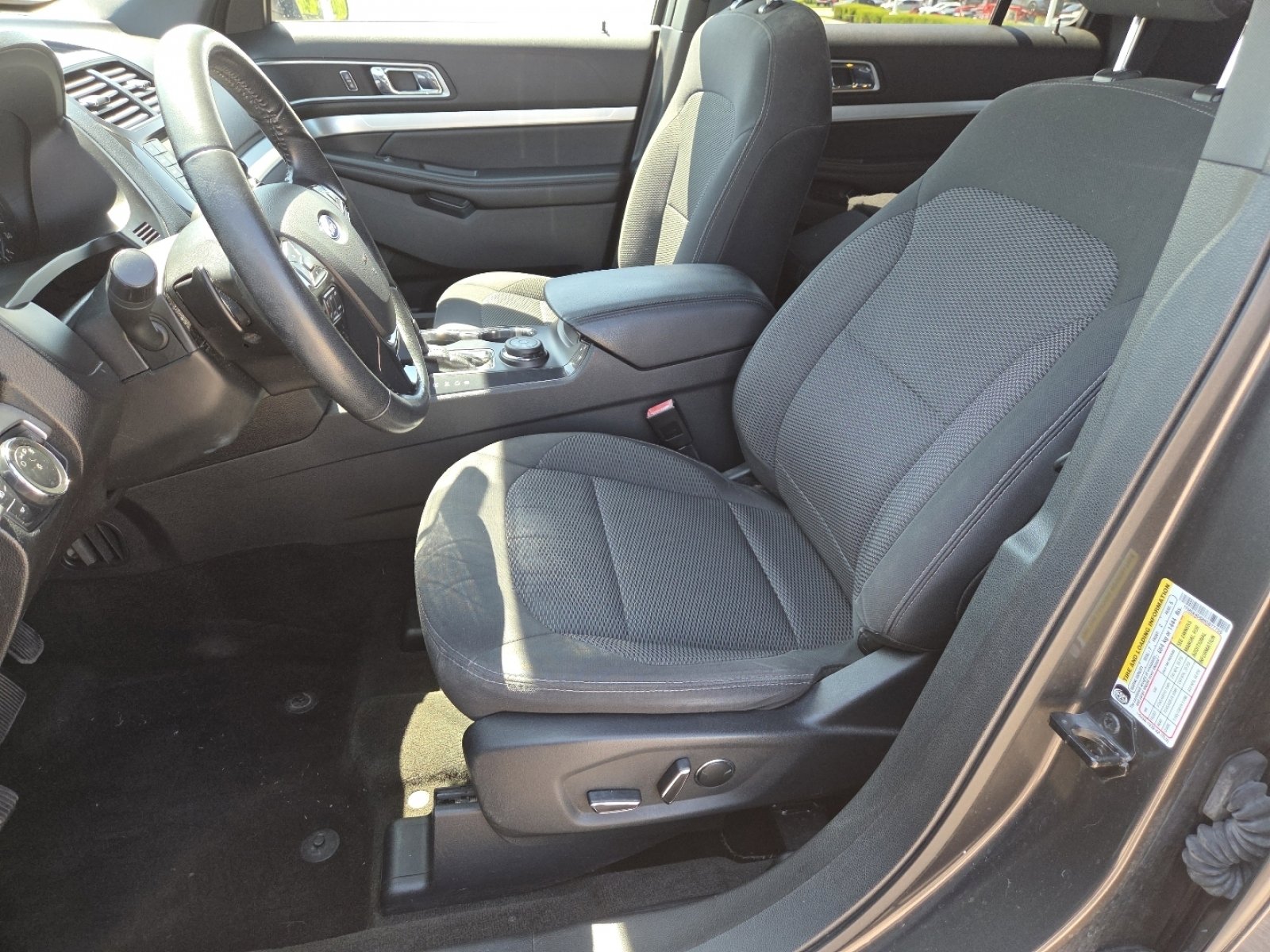 Used 2017 Ford Explorer XLT AWD/4WD image 21
