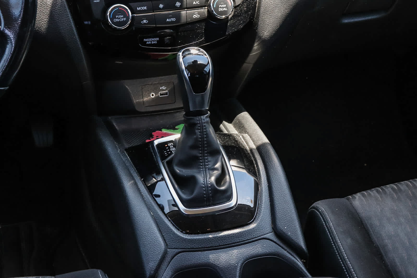 Used 2020 Nissan Rogue SV FWD image 23