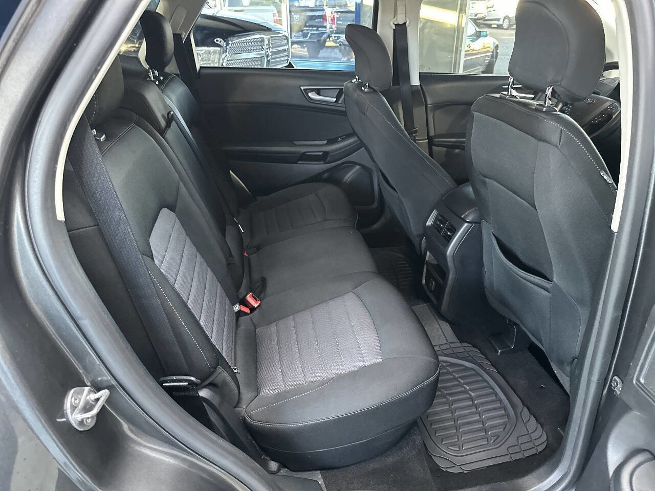 Used 2019 Ford Edge SE image 18