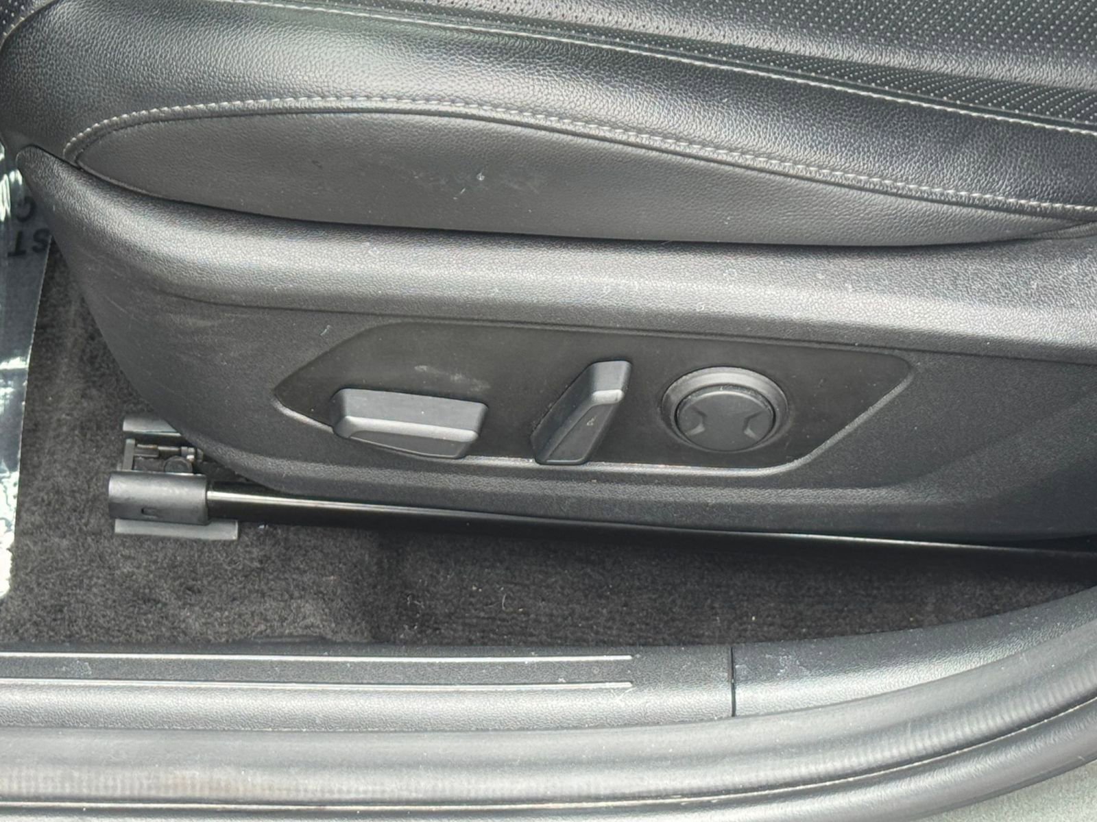 Used 2025 Hyundai Elantra Limited FWD image 23