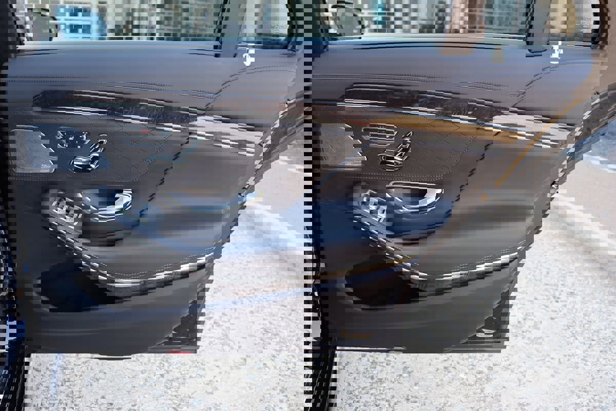 Used 2015 Mercedes-Benz S 63 AMG 4MATIC Sedan w/ Driver Assistance Package image 65