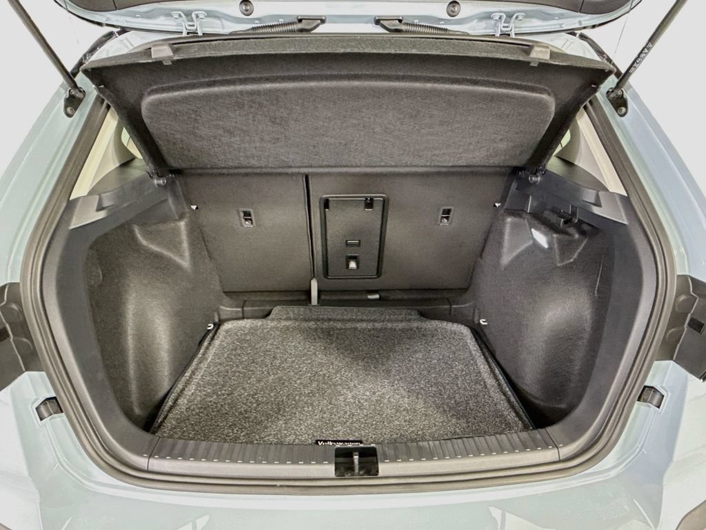 New 2026 Volkswagen Taos SE FWD image 26