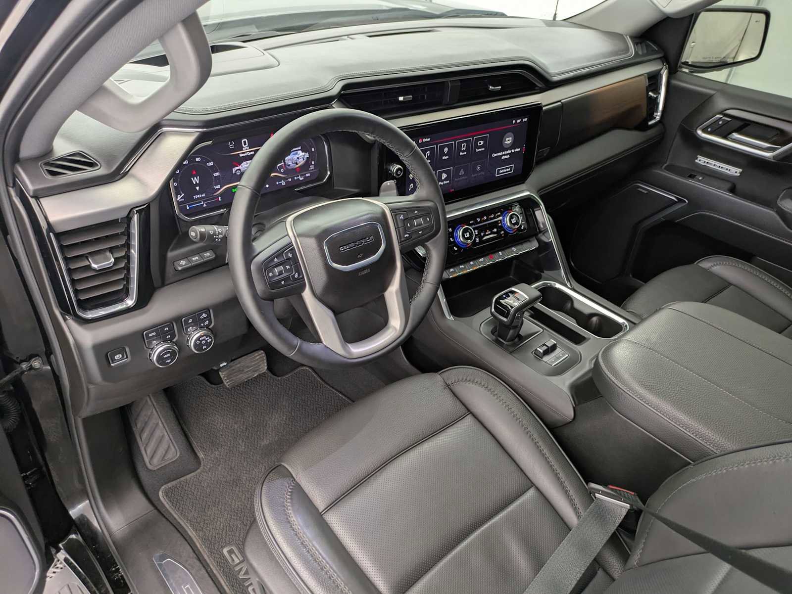 Used 2025 GMC Sierra 1500 Denali w/ Technology Package AWD/4WD image 2