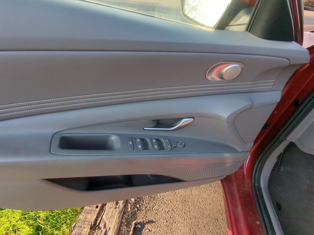 Used 2025 Hyundai Elantra SEL FWD image 8