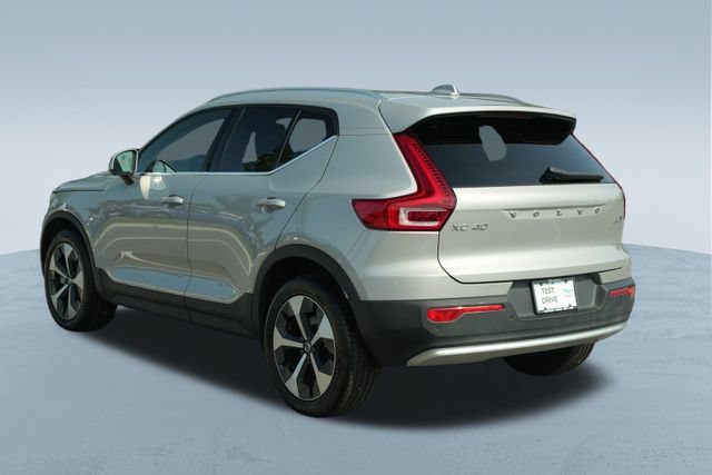 Used 2025 Volvo XC40 B5 Plus AWD/4WD image 6