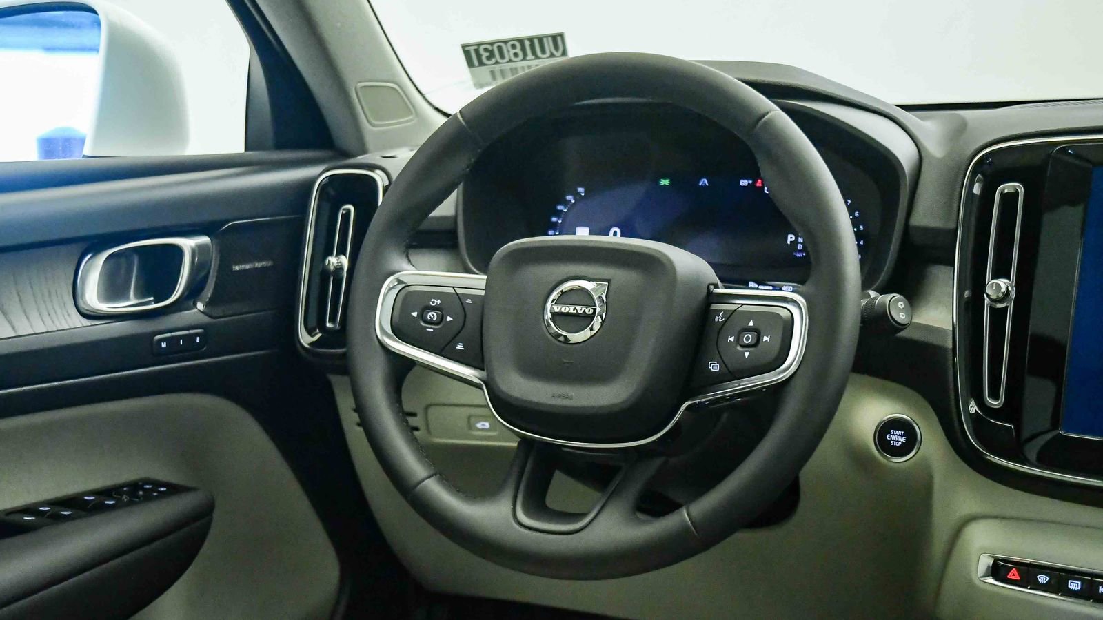 Certified 2023 Volvo XC40 B5 Plus w/ Driver Assist Package AWD/4WD image 13