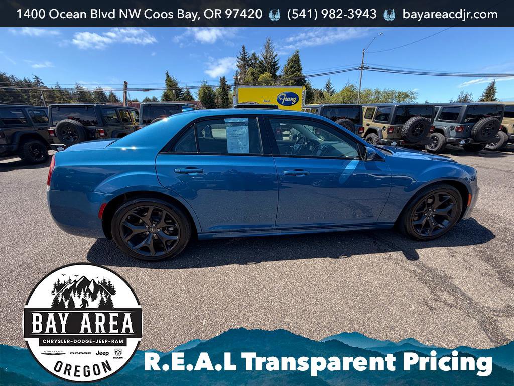 Used 2022 Chrysler 300 Touring L RWD image 7