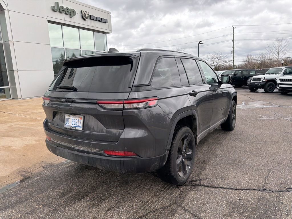 Certified 2024 Jeep Grand Cherokee Altitude image 3