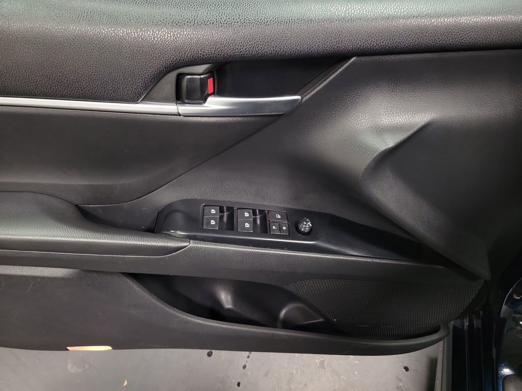 Used 2019 Toyota Camry SE image 18