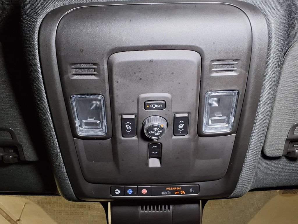 Used 2025 GMC Yukon Denali AWD/4WD image 11