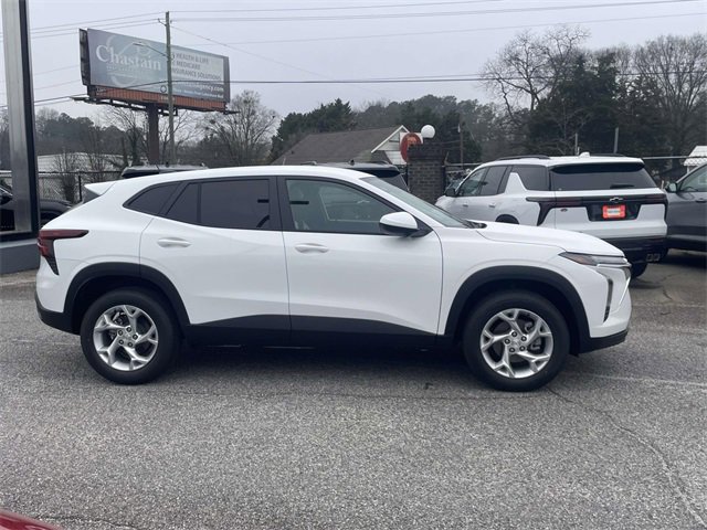 New 2026 Chevrolet Trax LS w/ LS Convenience Package image 2