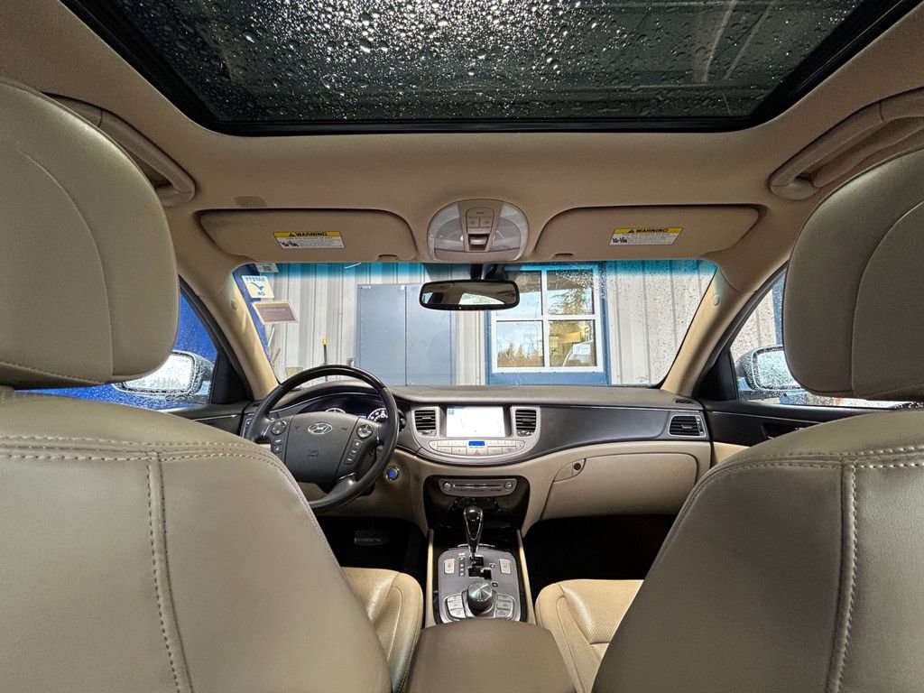 Used 2011 Hyundai Genesis 4.6 image 16