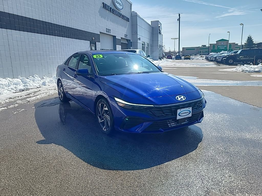 Used 2025 Hyundai Elantra Limited image 8