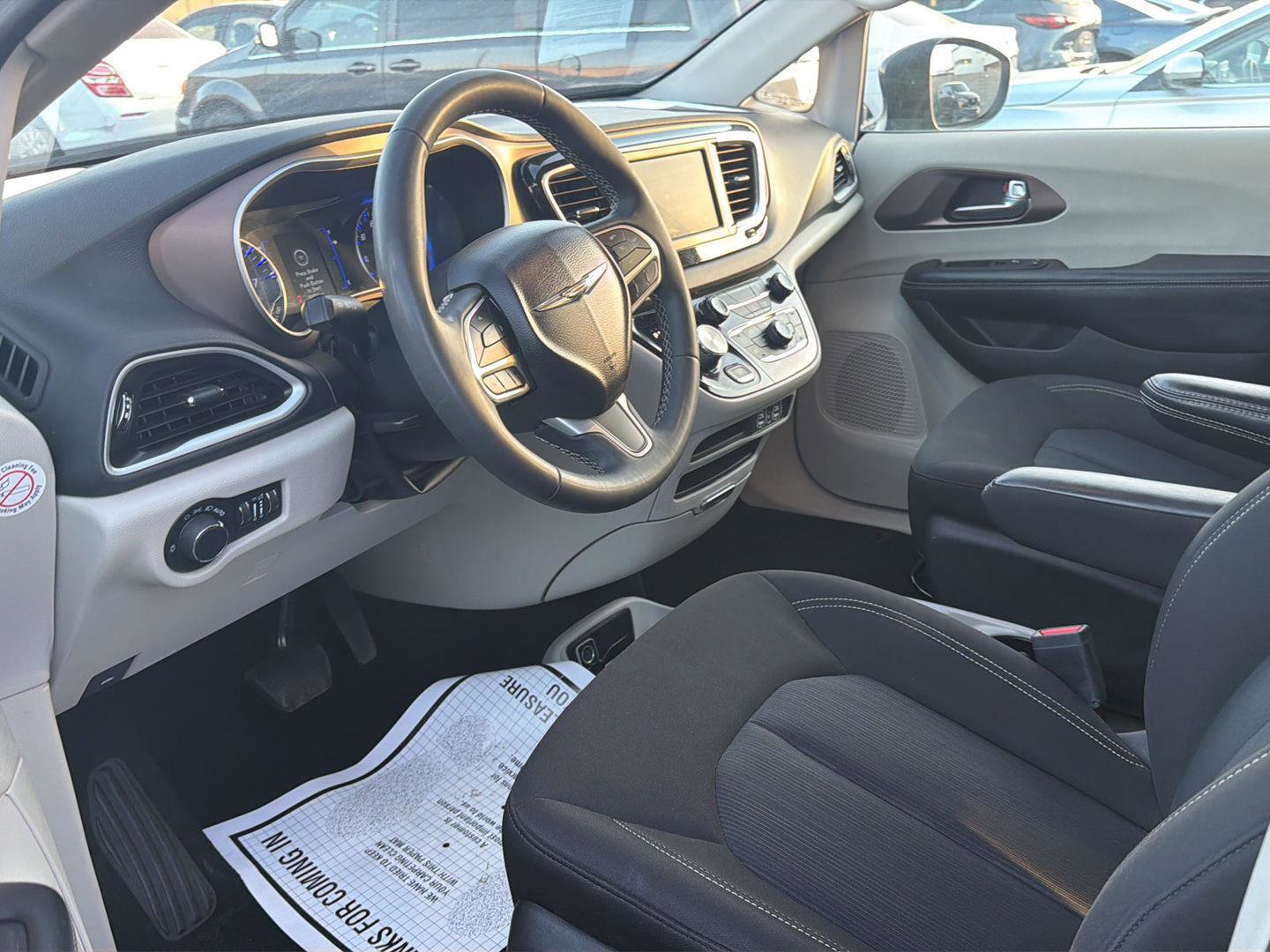 Used 2023 Chrysler Voyager LX FWD image 5