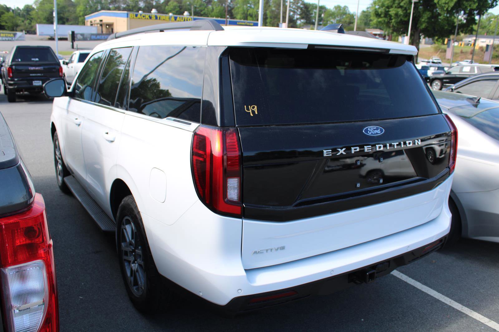 Used 2025 Ford Expedition Active AWD/4WD image 6
