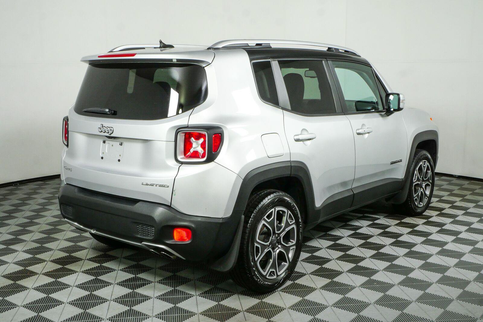Used 2017 Jeep Renegade Limited AWD/4WD image 3