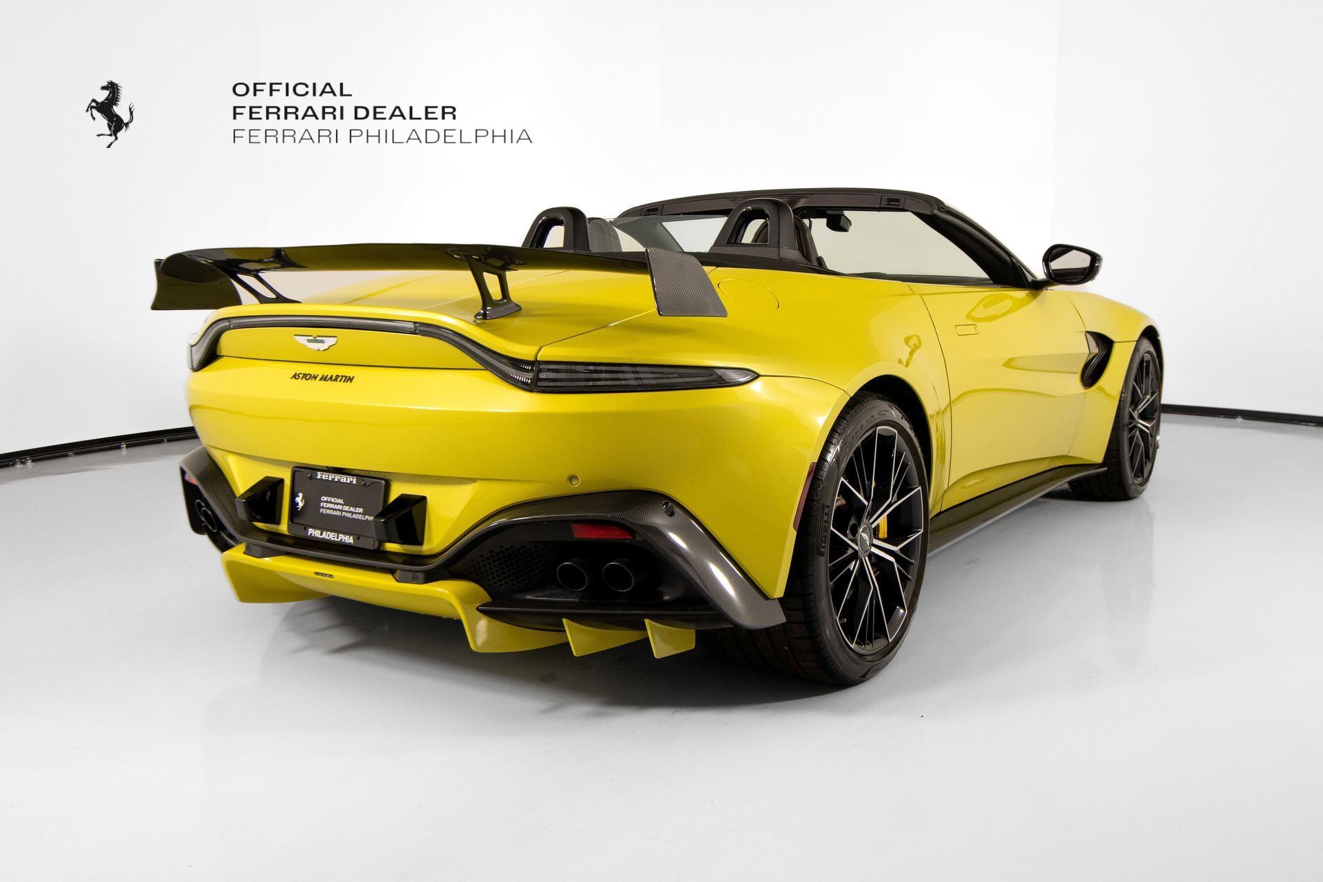 Used 2021 Aston Martin V8 Vantage Roadster image 8