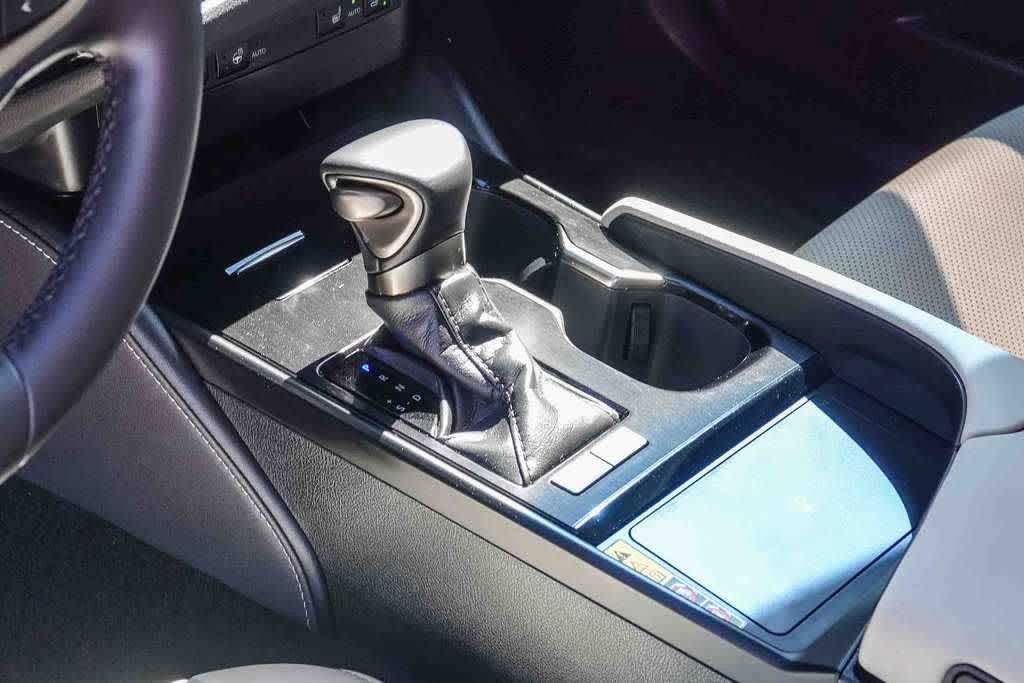 Used 2025 Lexus ES 300h w/ Premium Package FWD image 16