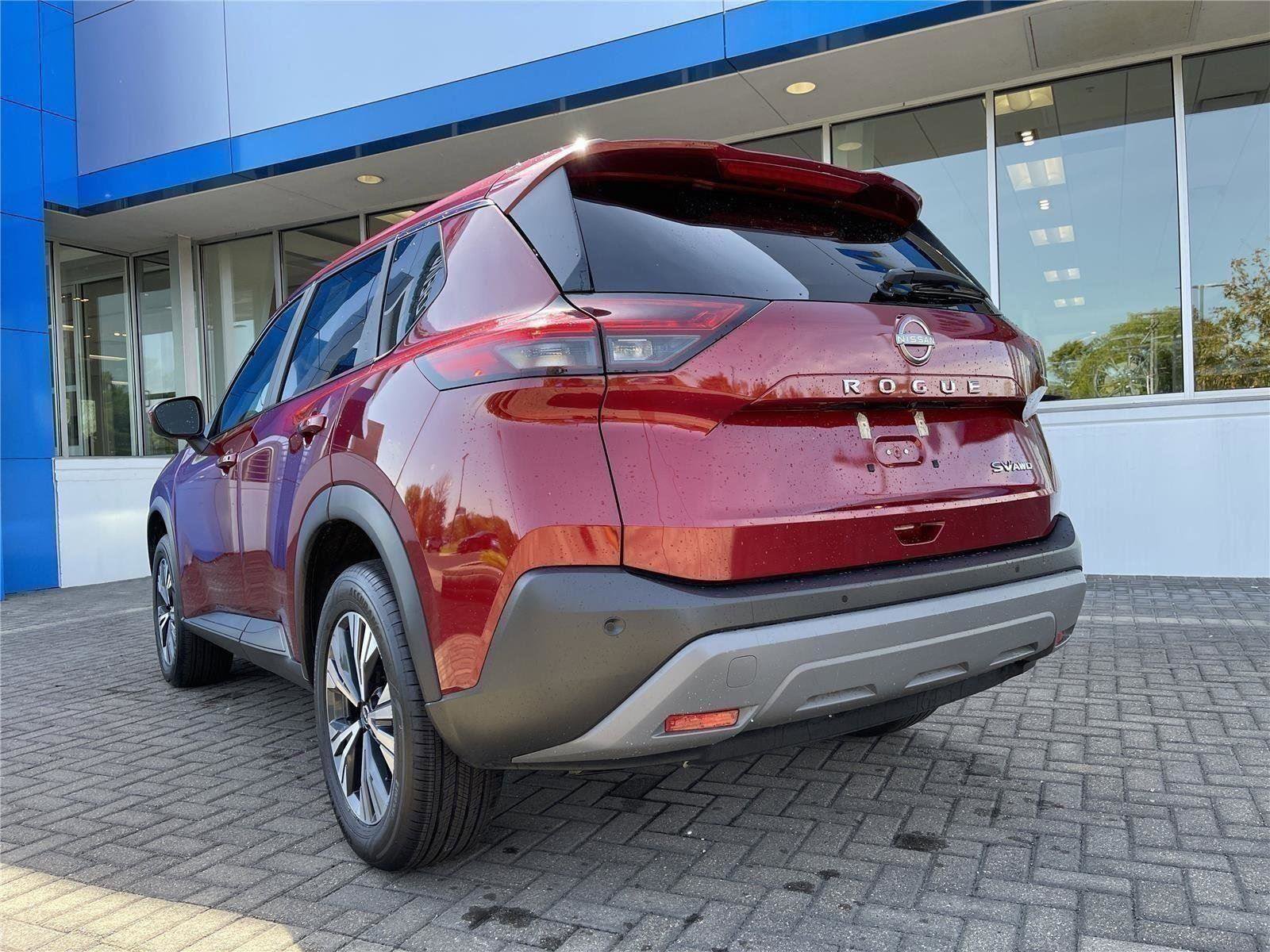Used 2023 Nissan Rogue SV AWD/4WD image 3