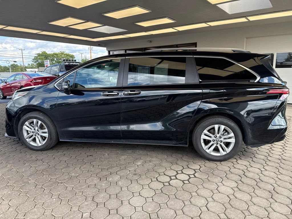 Used 2024 Toyota Sienna Limited AWD/4WD image 9