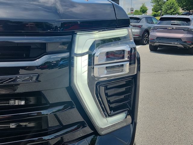 Used 2024 Chevrolet Silverado 3500 LTZ w/ LTZ Plus Package AWD/4WD image 9