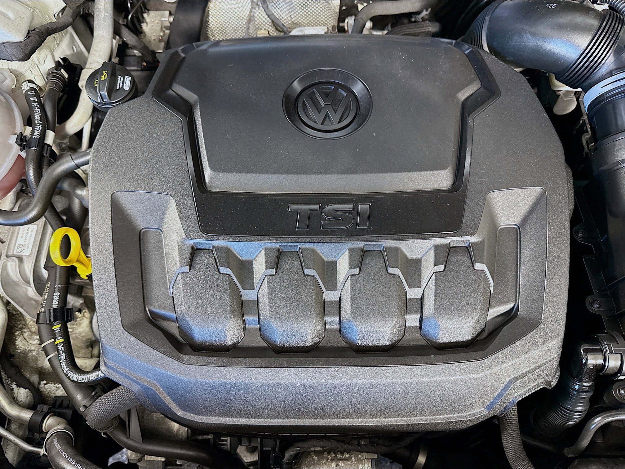 Used 2018 Volkswagen Tiguan SEL Premium image 39