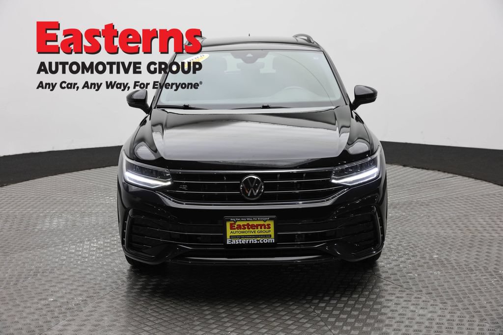 Used 2024 Volkswagen Tiguan SE R-Line AWD/4WD image 2