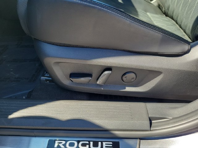 Used 2024 Nissan Rogue Platinum w/ Platinum Premium Package AWD/4WD image 11