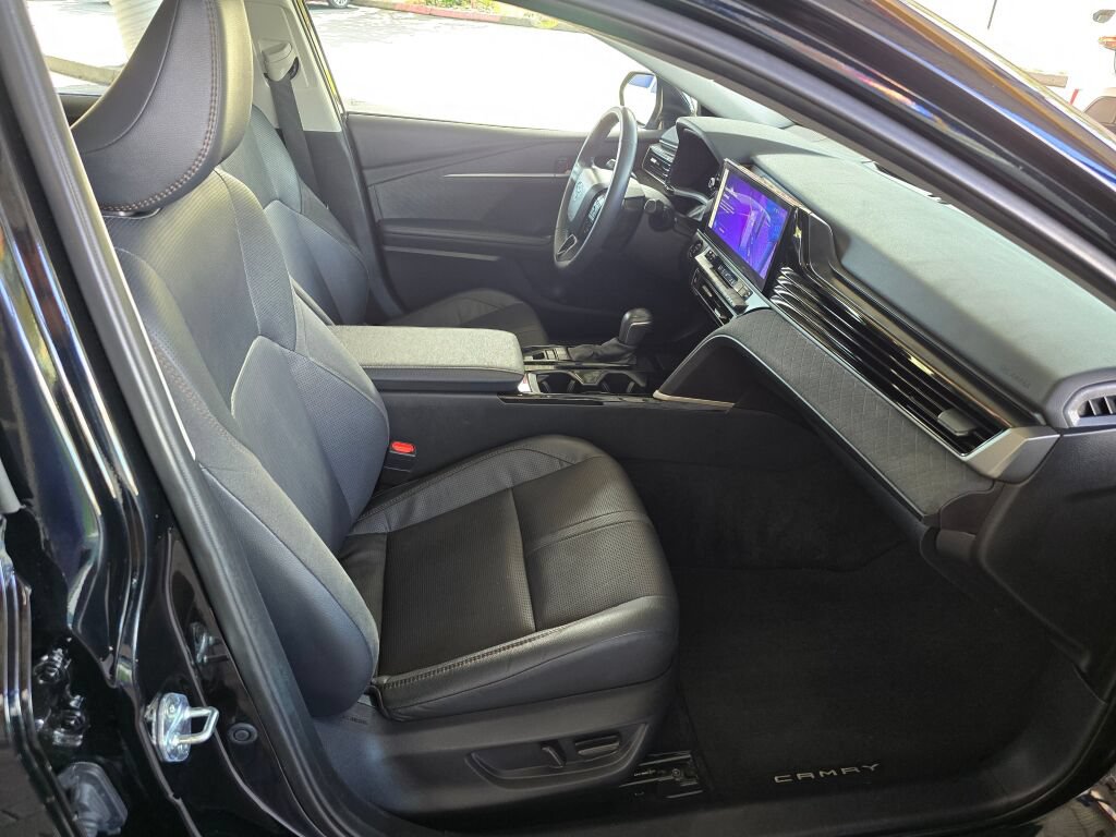Used 2025 Toyota Camry XLE FWD image 11